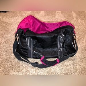 Women under armour hot pink black duffle tote travel bag strap handle pocket